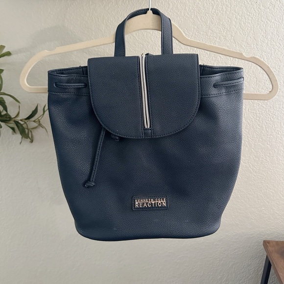 Chic Kenneth Cole Bag/Backpack - Picture 3 of 4